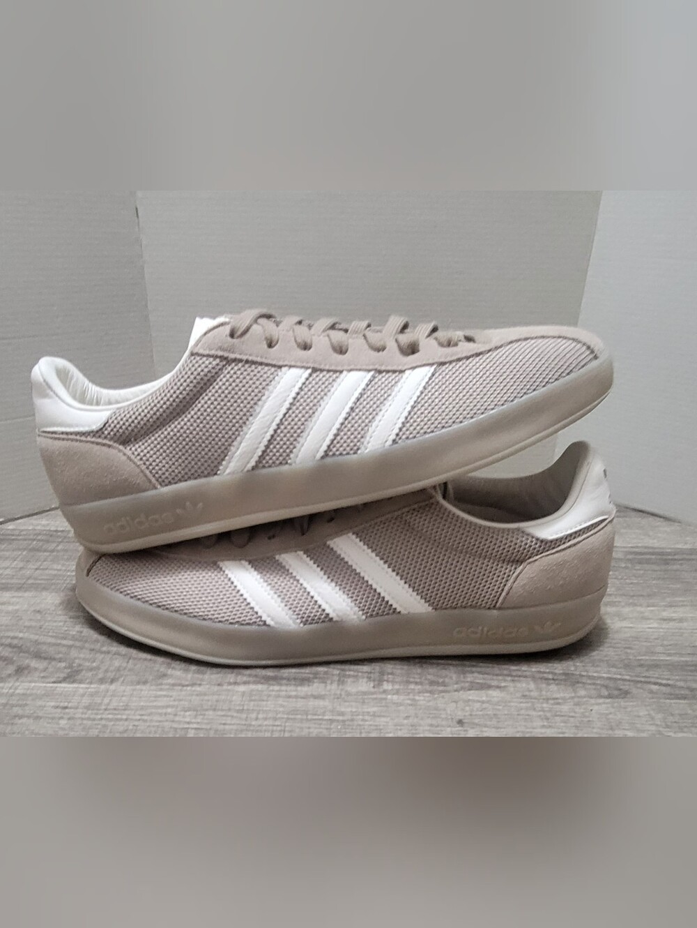 Adidas Men’s Beige Mesh with White Stripes Size 10